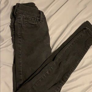 Black High rise super skinny Levi jeans